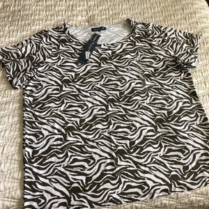 Jones NY woman’s plus size 2x dark Olive white top